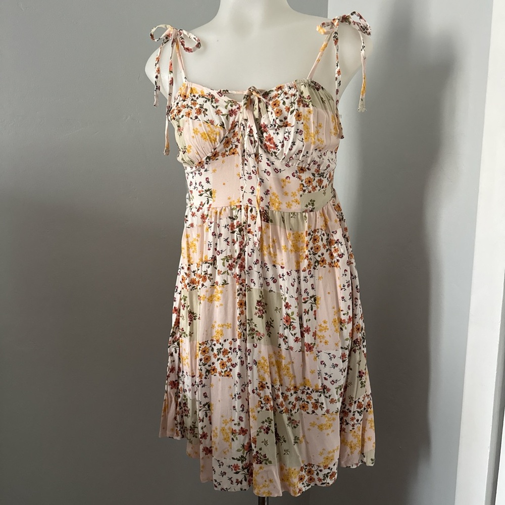 Chic Floral Tie-Strap Mini Dress